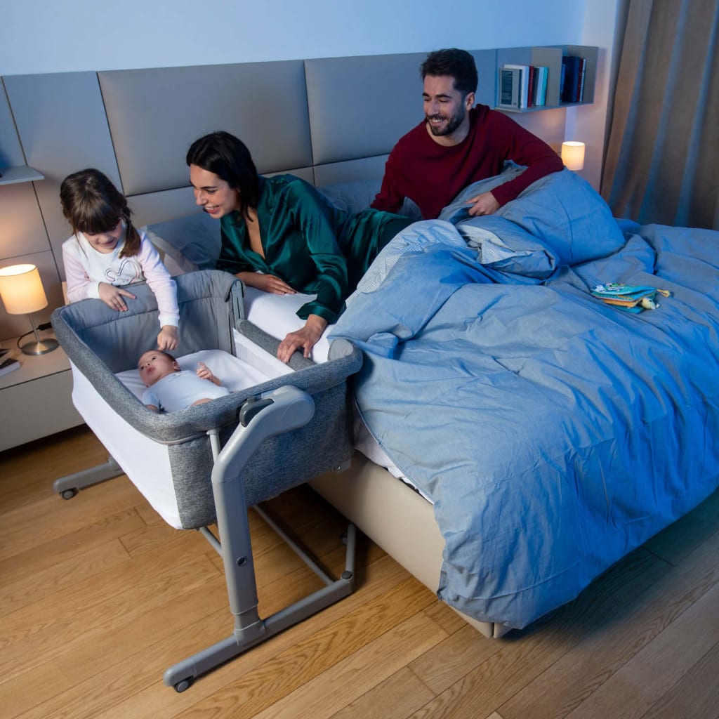 Keeping Baby Close: The Benefits of a Bedside Bassinet for New Parents