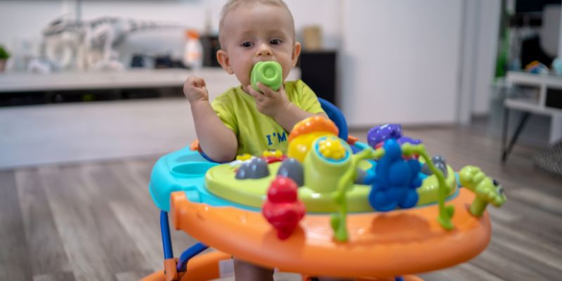 From Sitting to Strolling: The Benefits of Baby Walkers for Early Movement