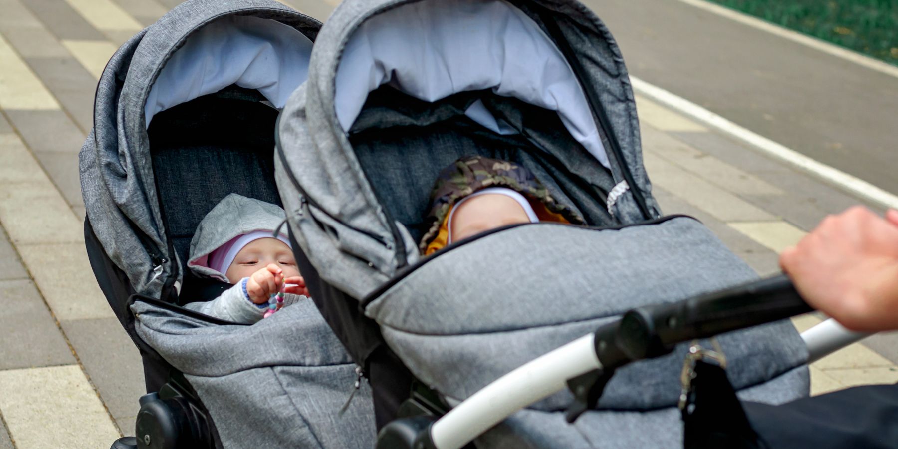 Double the Convenience: Why Twin & Tandem Strollers Make Parenting Easier